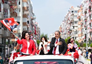 Muratpaşa nın 23 Nisan Konvoyu Antalya lıları Selamladı